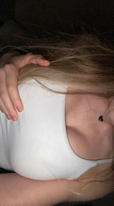 Mira Szalma アダルトモデル 写真