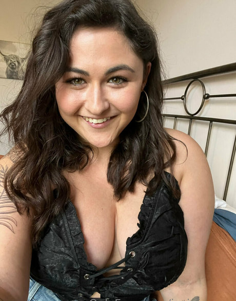 18オンリーファン セクシー裸 写真