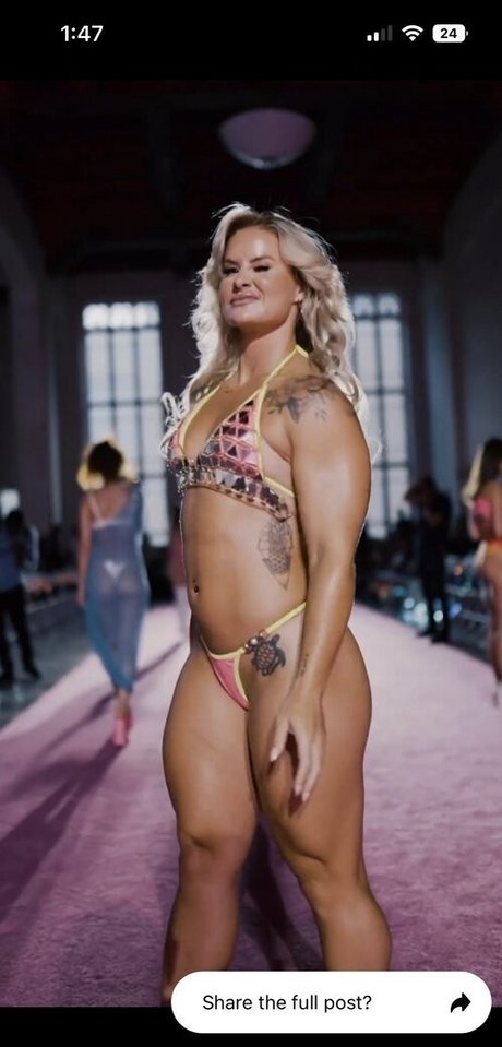 Dani Elle Speegle エロティックモデル 写真