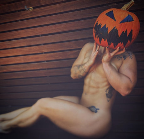 Dani Elle Speegle ヌードモデル 画像