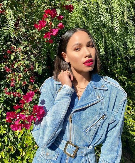 Jurnee Smollett セクシーなポルノスター ギャラリー