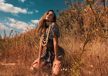 Josephine Skriver 美しいポルノスター 写真