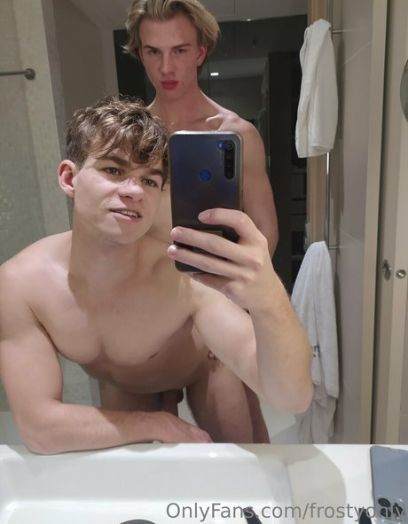 ゲイのインフルエンサーOnlyFans xxx 画像