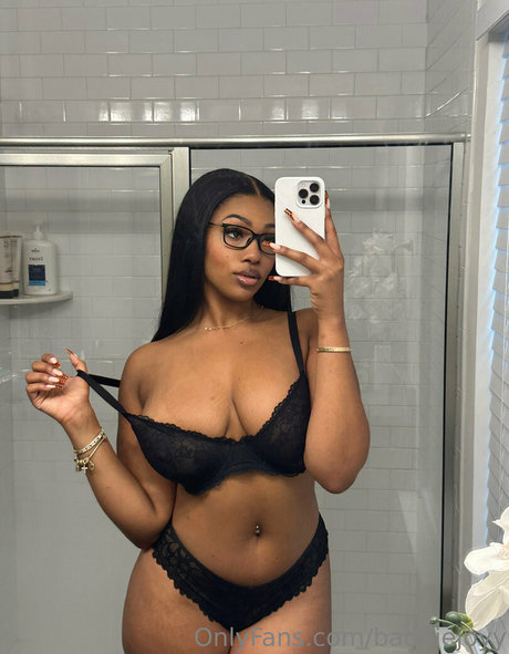 baddiejoyy ヌードのポルノスター 写真