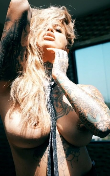 Madzilla 美しいモデル 写真