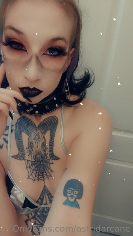 Astridarcane スター 裸 ギャラリー