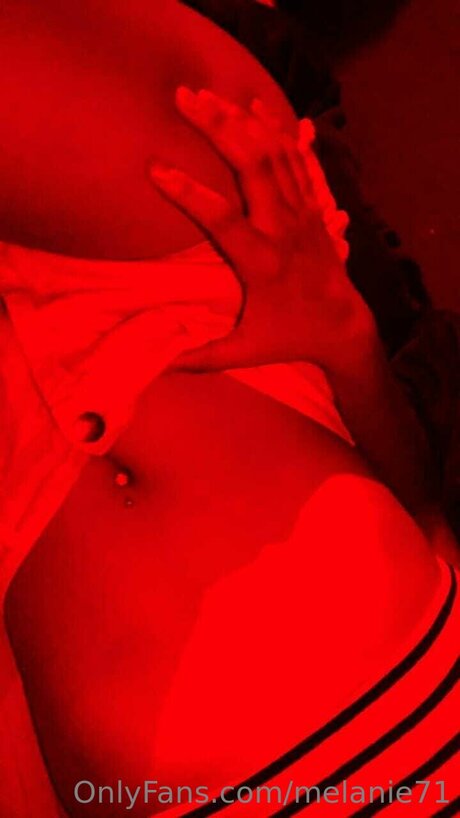 Sweetludmi 裸のスター 写真