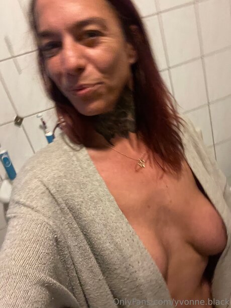 Yvonne Black セックスモデル 画像