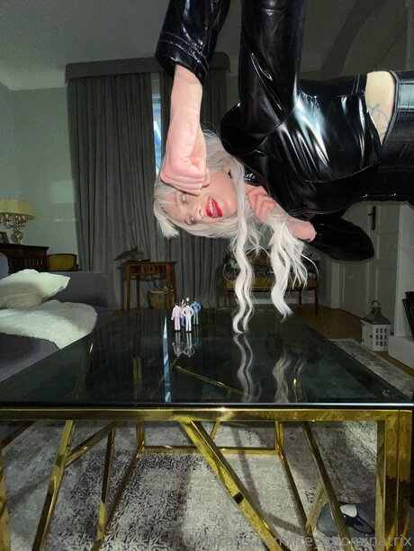 Freyadominatrix ヌードのポルノスター 写真