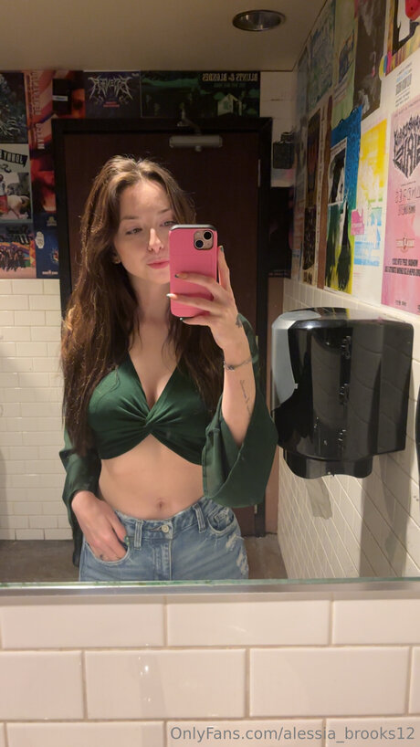 Alessia Brooks12 裸のポルノスター アーカイブ