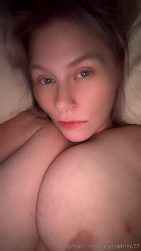 Blueyedkitten77 トップポルノスター 写真