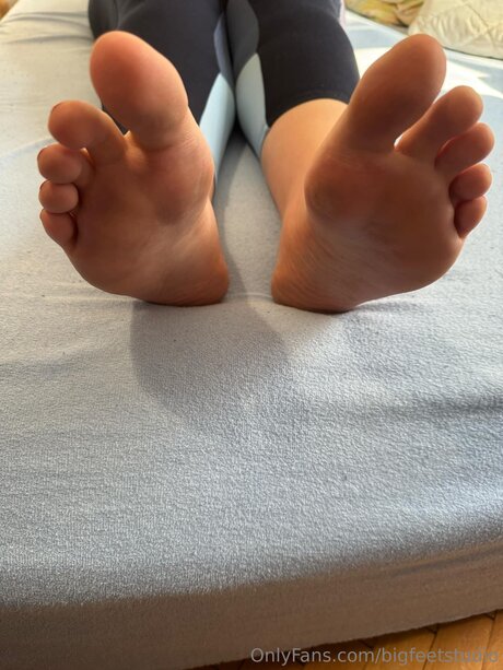 Bigfeetstudio エロティックなスター 画像