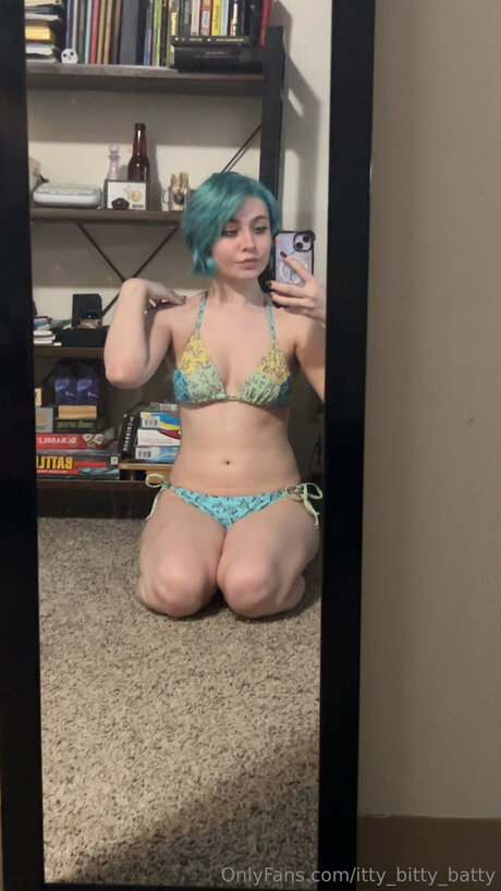 Itty Bitty Batty ポルノスター セックス 画像
