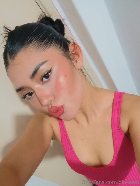 Oliviawu セックス女優 写真