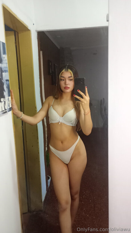 Oliviawu エロティックなスター 写真