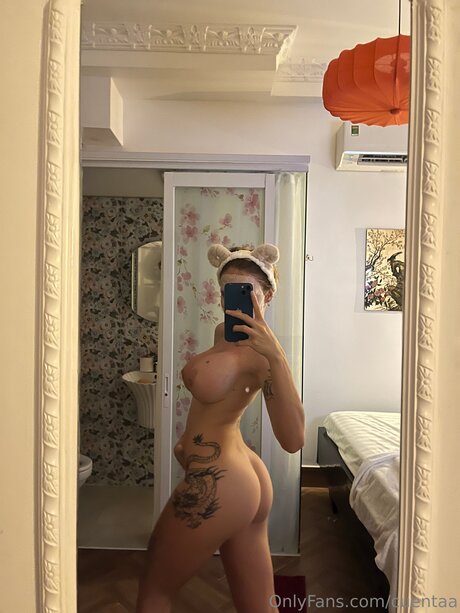 Cuentaa エロティックなスター 写真