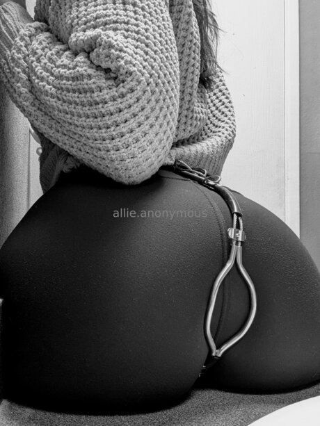 Allie Anonymous トップモデル 写真