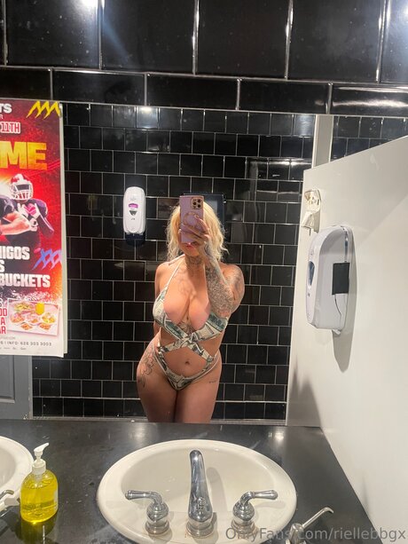 熟女潮吹きOnlyFans 無料セクシー 画像