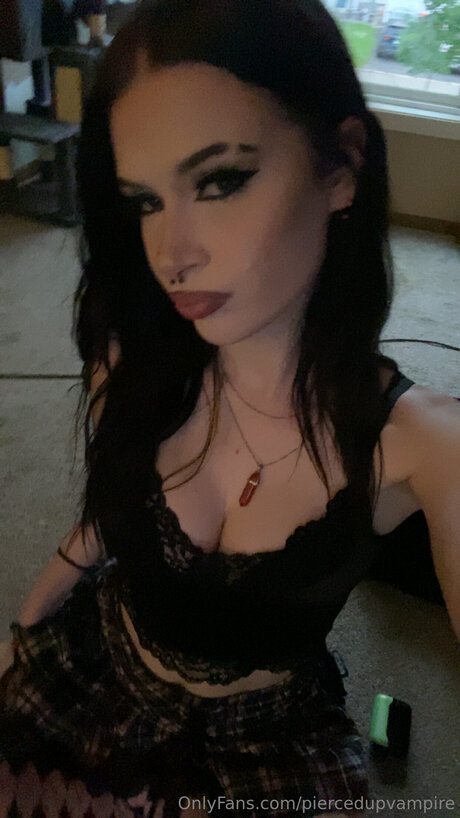 Piercedupvampire スター ヌード 写真