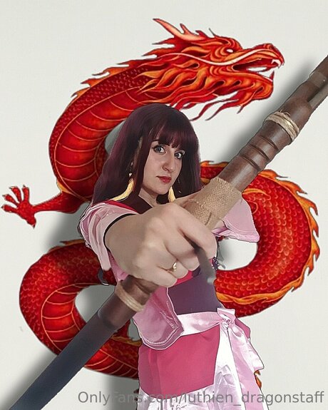 Luthien Dragonstaff ヌードモデル 写真