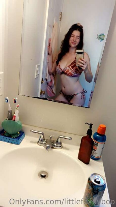 Littlefoxxyboo アダルトスター 写真