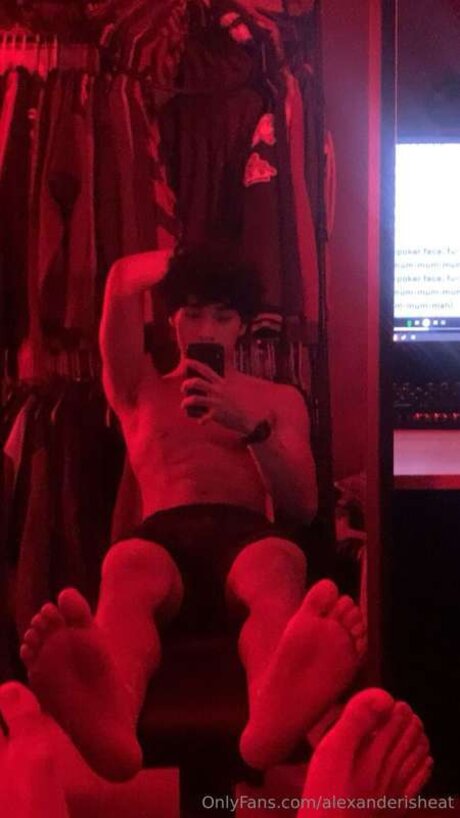 ニューハーフオンリーファン ホット裸 写真