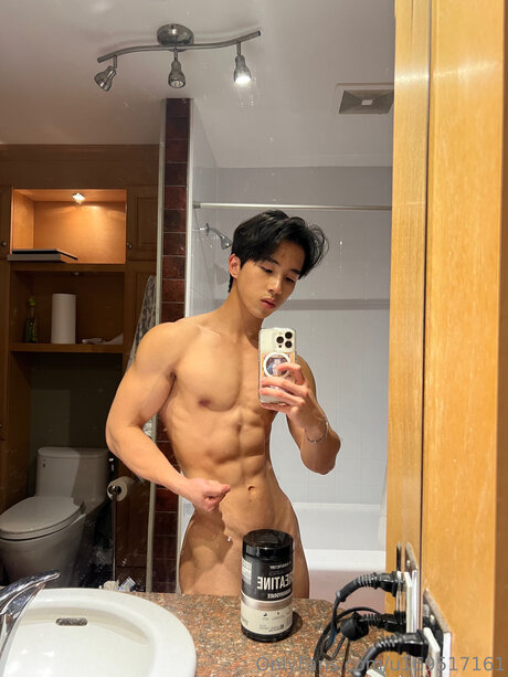 U169517161 美しいポルノスター 写真
