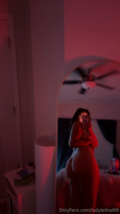 Ladylethal69 ポルノスター 画像