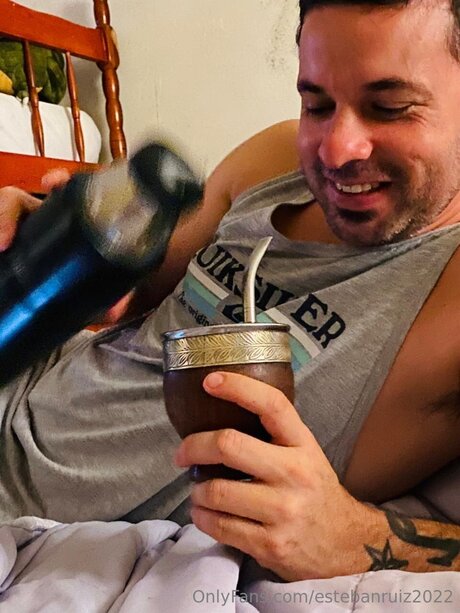 Estebanruiz2022 セックス女優 写真