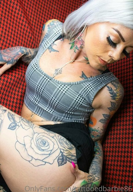 tattooedbarbie86 ポルノモデル 写真