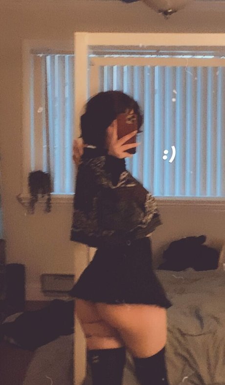 Ltlyata ポルノ女優 写真