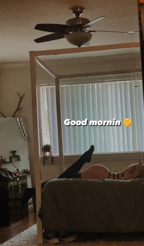 Ltlyata トップポルノスター 写真