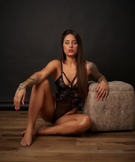 Cami Barigozzi ポルノスター 独占 画像
