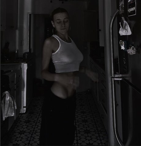 Ella Kernkamp 独占モデル 写真