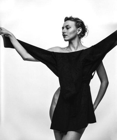 Ella Kernkamp ヌードモデル 写真