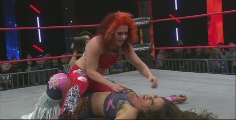 Mickie James アダルトモデル 写真