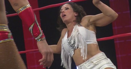 Mickie James xxx女優 アーカイブ