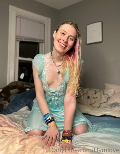 lilymlove かわいいポルノスター 写真