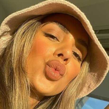 Gurneet Dosanjh 素敵なスター 写真