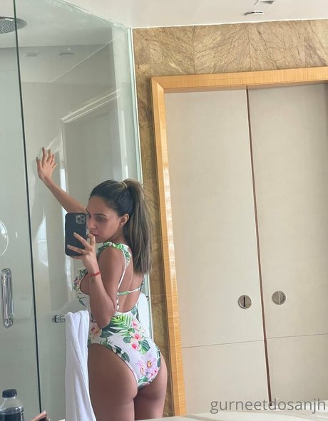 Gurneet Dosanjh エロティックなポルノスター 写真