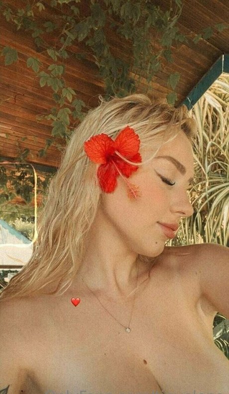 Tiny Elena 最高のモデル 写真