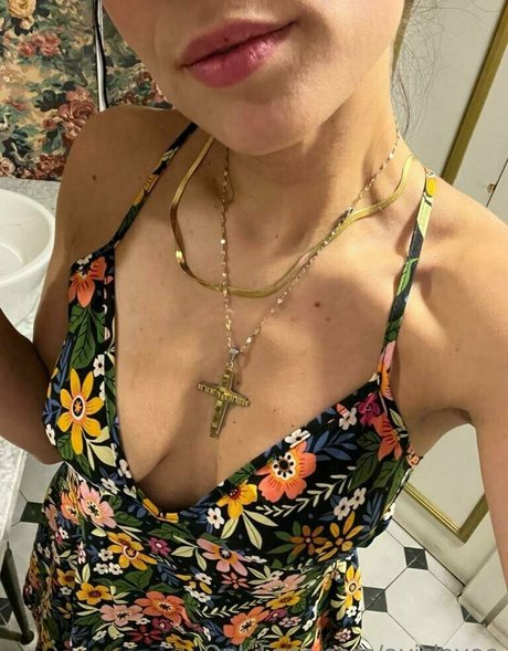 avislovee ポルノスター 高品質 画像