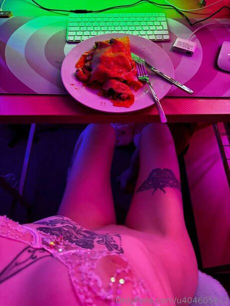 U404605612 ヌードスター 写真