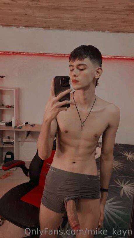 Mike Kayn 完璧なモデル 写真