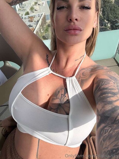 Elaina Sky 美しいモデル 写真