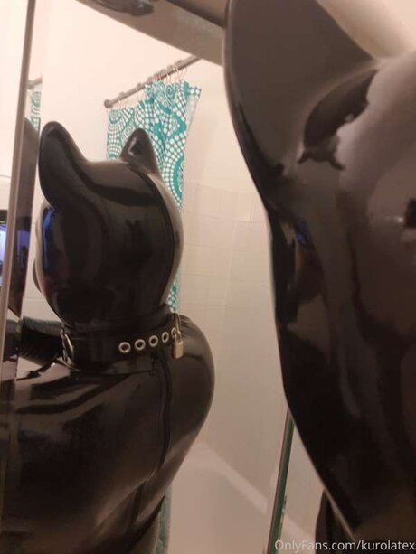 Kurolatex セクシーなポルノスター 画像