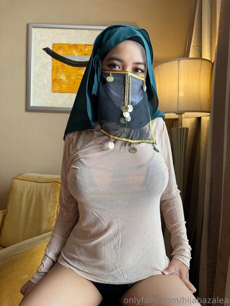 Hijabazalea ヌードスター 写真