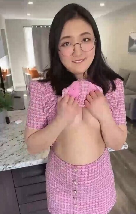 Aroomi Kim ポルノモデル 写真