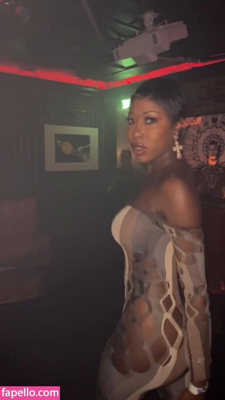 Jordanne Deveaux ホットなモデル 写真