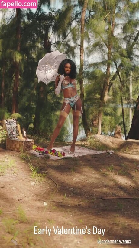 Jordanne Deveaux 無料スター 写真